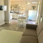 Blue Sea Apartment شقة كاستيلاّماري دي ستا