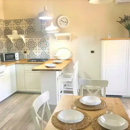 Blue Sea Apartment كاستيلاّماري دي ستا